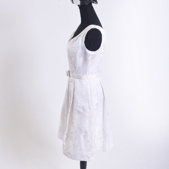 WHBM White Sheath dress with brocade design size 6 - Picture 2 of 4